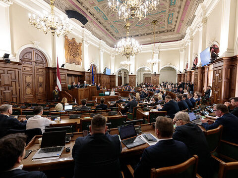 Оппозиция предлагает отменить налог на единственное жилье в Латвии перед выборами