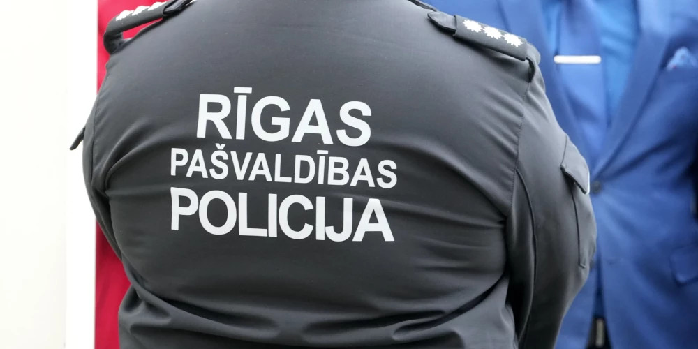 Полицейский спас водителя с остановившимся сердцем в Риге 20 марта