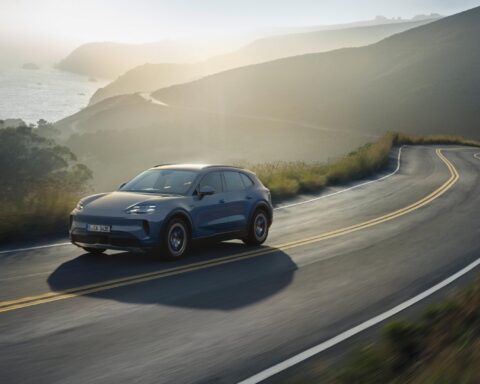 Porsche анонсирует новую электрическую модель Cayenne S Electric
