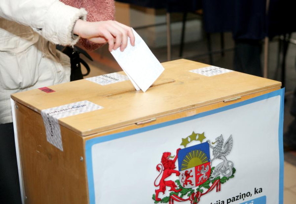 Президент Латвии призывает к ручному подсчету голосов на выборах 2026 года