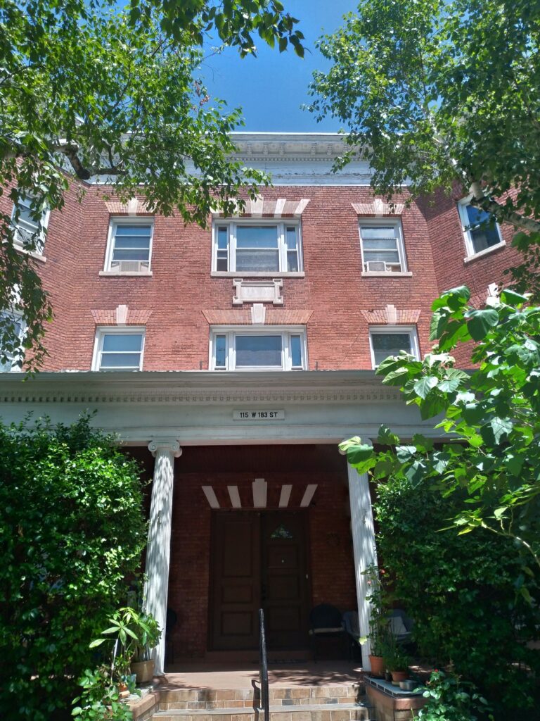 Продажа латышского дома в Нью-Йорке: конфликт в диаспоре и реакция министра культуры