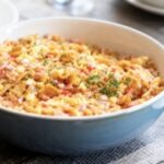 Рецепт быстрого салата с кукурузой, сыром и чипсами