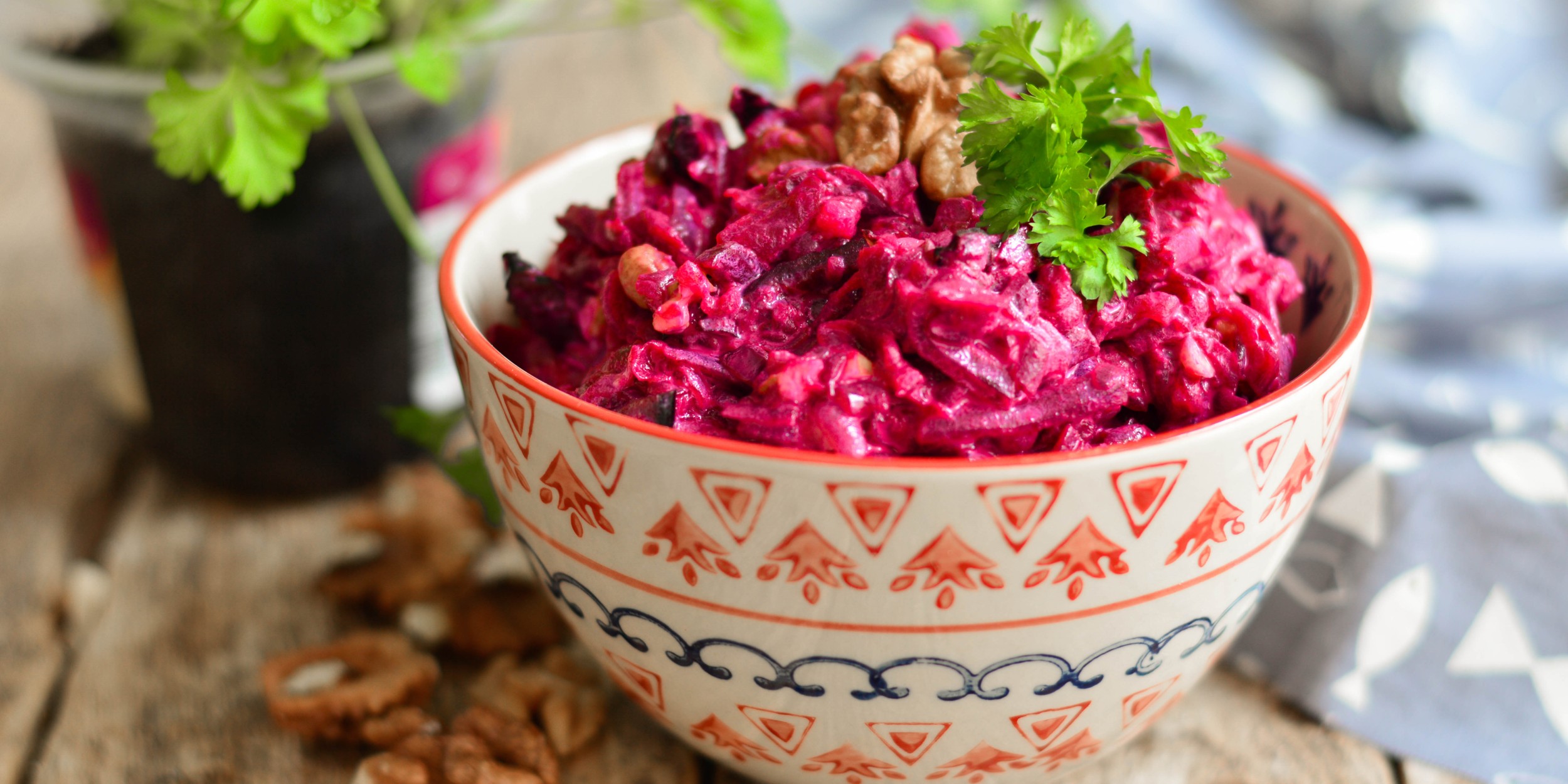 Рецепт салата «Пиковая дама» с свёклой и черносливом