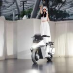 Сингапурский стартап запускает в серийное производство самобалансирующийся электрический мотоцикл OMO X