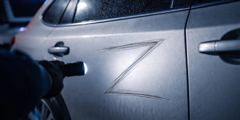 В Даугавпилсе житель столкнулся с уголовным преследованием за букву Z на автомобиле