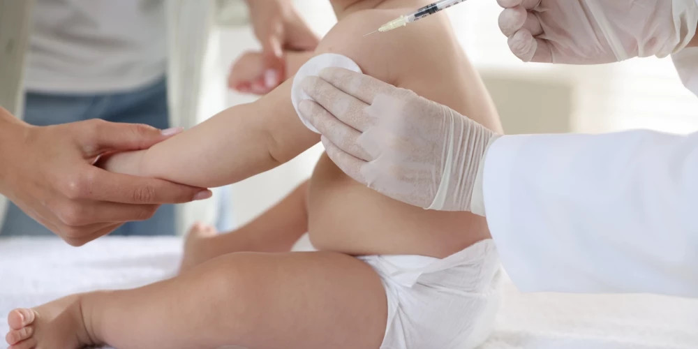 В Латвии планируется вакцинация новорожденных для защиты от опасного вируса