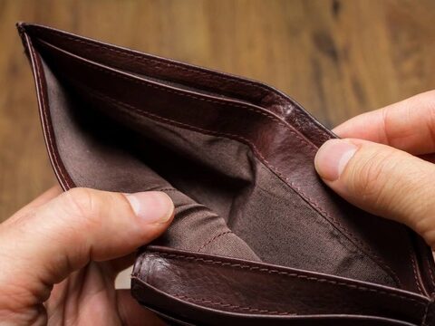 В Латвии растёт число нуждающихся: по состоянию на февраль 2026 года 41 825 человек живут за чертой бедности