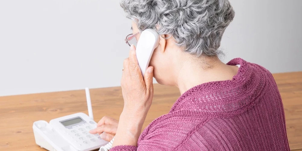 В Латвии запустили "горячую линию" для поддержки пенсионеров