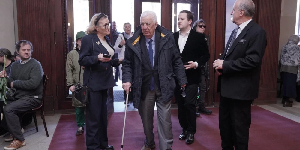 В Риге прошли прощания с Янисом Стрейчем, доступна книга записи воспоминаний