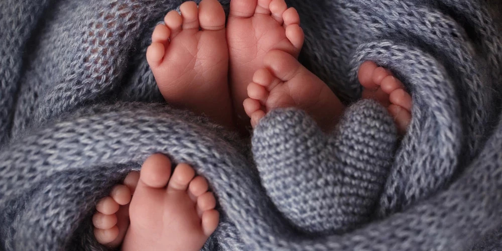 В Риге у семьи из Валмиеры родились тройняшки, дома ждут пятеро детей