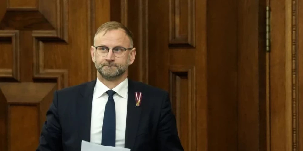 В Сейме не хватило двух голосов для отставки министра сообщения Швинки