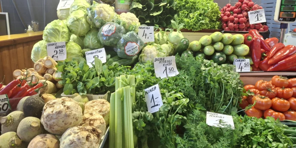 Весна на Рижском Центральном рынке: свежие продукты и первые цветы