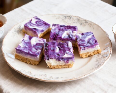 Запечённый чизкейк с ягодами: простой рецепт для красивого десерта