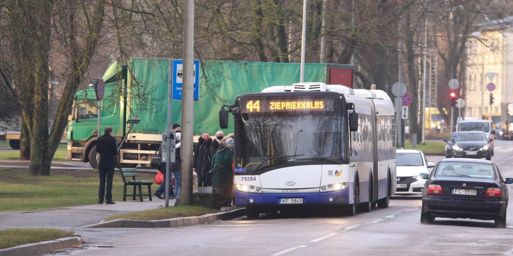 Жителей Риги предупреждают о ремонтах и изменениях в движении общественного транспорта