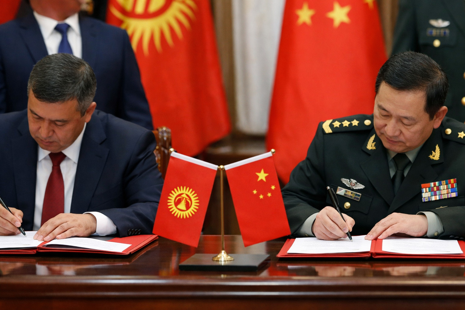 Бишкек и Пекин подписали 22 документа: Киргизия переориентирует военное сотрудничество на Китай