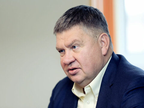 Айгар Калвитис: налог на сверхприбыль приведет к дефициту топлива в Латвии