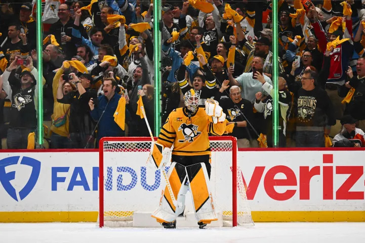 Артур Шилов помогает "Питтсбургу" одержать вторую победу в плей-офф НХЛ