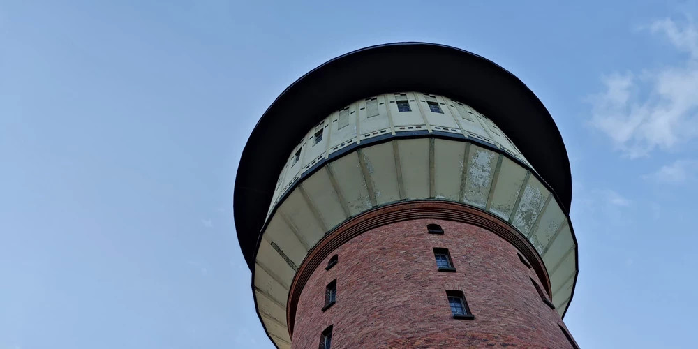 Башня в Агенскалнсе теряет функцию, ожидая новой жизни