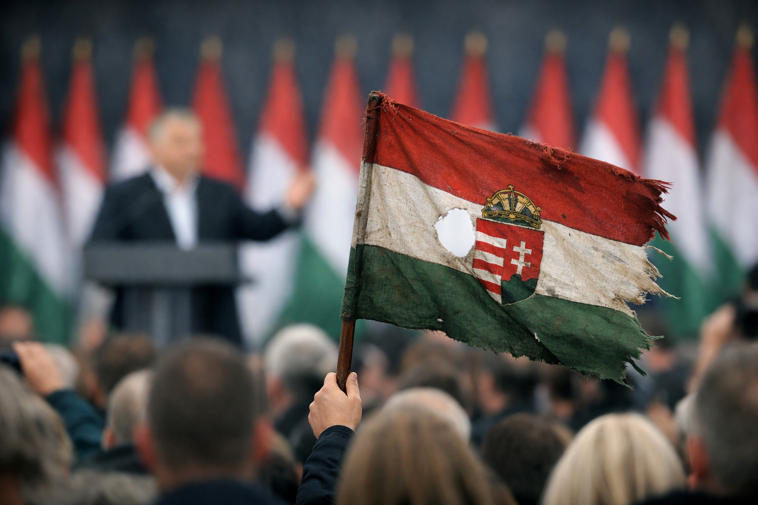 Исторический призыв венгерских повстанцев эхом отозвался на предвыборном собрании правящей партии