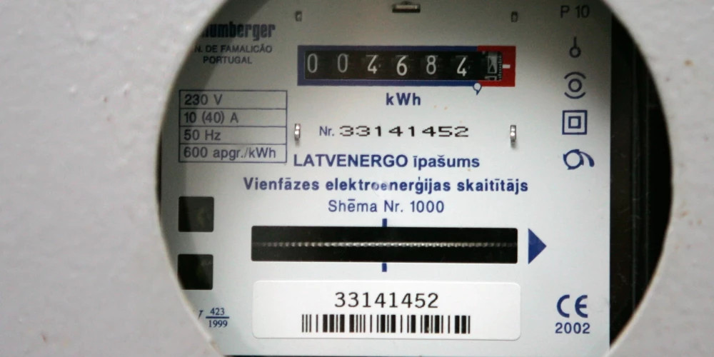 Цены на электричество в Латвии снизились до рекордного уровня в 2,4 раза