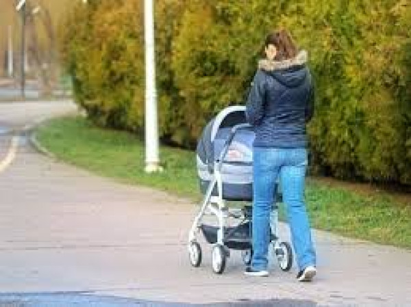 Депутаты предлагают увеличить пенсионный стаж для ухода за детьми до двух лет