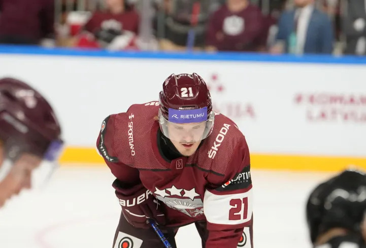 Два хоккеиста Балцерс и Дзиеркалс присоединились к сборной Латвии перед чемпионатом мира