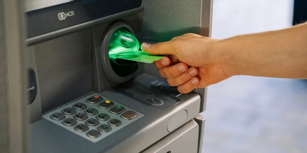 Елгавский край обращается за поддержкой: латвийские банки игнорируют необходимость наличных денег