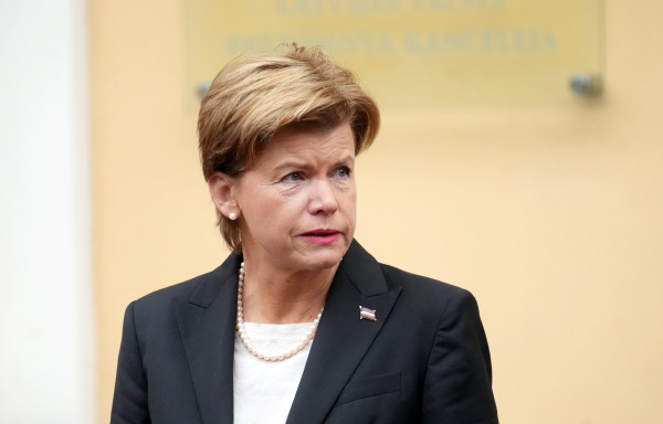 Эвике Силине и Байбе Барже запретят употребление алкоголя и лжи в общественных местах