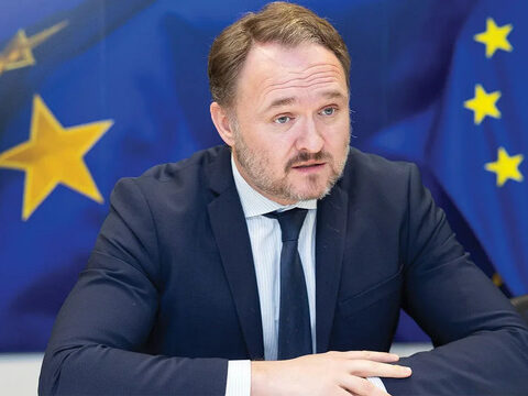 Европейцам советуют работать из дома на фоне нового энергетического кризиса из-за конфликта с Ираном