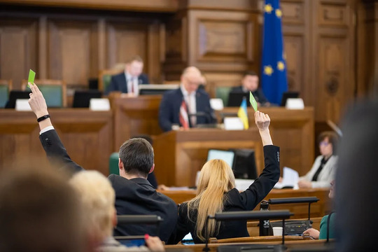 Февральские выплаты депутатов Сейма: от 602 до 7645 евро