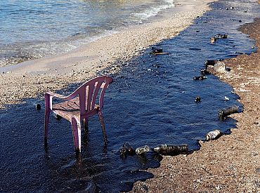 Финляндия устанавливает кольца для защиты побережья Балтики от разлива нефти