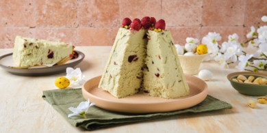 Фисташковая пасха из творога с клюквой