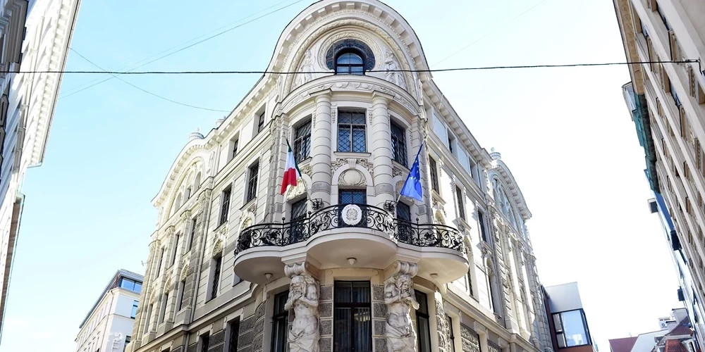 Государство завершило продажу здания посольства Италии в Старой Риге