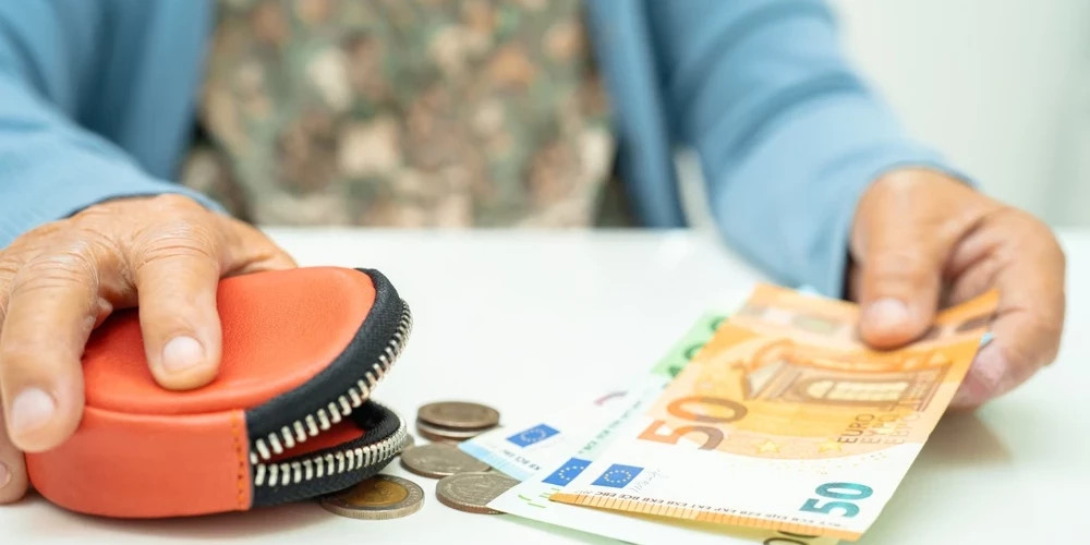 Исследование выявило рост экономической осторожности среди населения Латвии