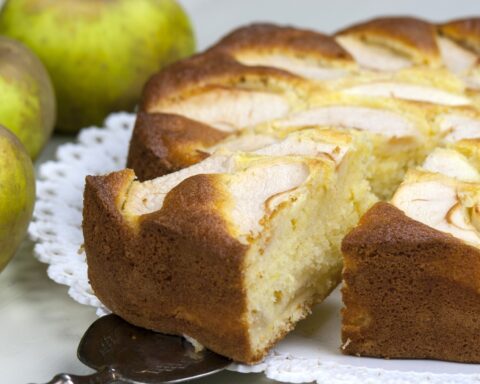 Итальянский пирог с яблоками на молоке по рецепту «Бабушкин»