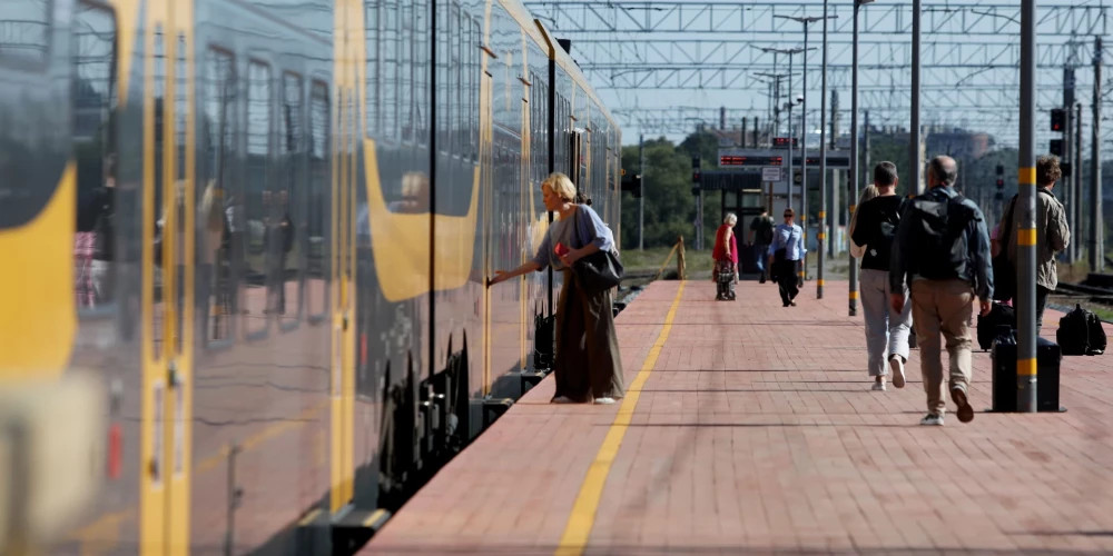 Изменение расписания движения поездов в Латвии на майские праздники