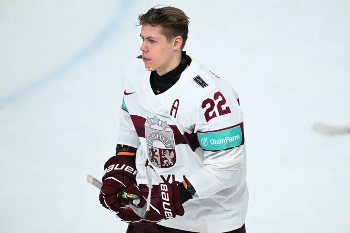 К сборной Латвии по хоккею присоединится нападающий Сандис Вилманис из "Флориды"