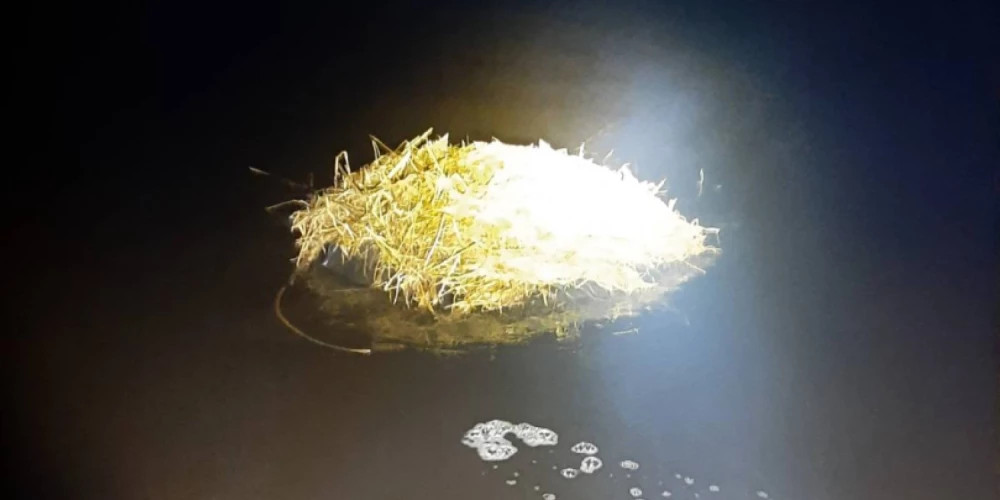 Контрабанда сигарет: в Даугаве найдены тракторные камеры с белорусскими товарами