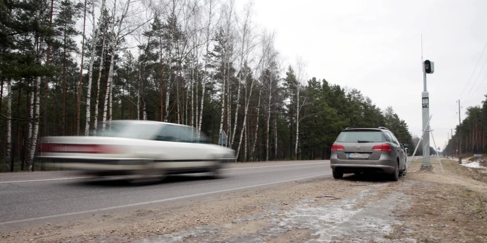 Контроль средней скорости введён на важной автомагистрали в Латвии