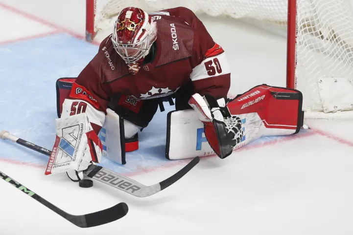 Латвийская хоккейная сборная победила Данию в серии буллитов в Лахти