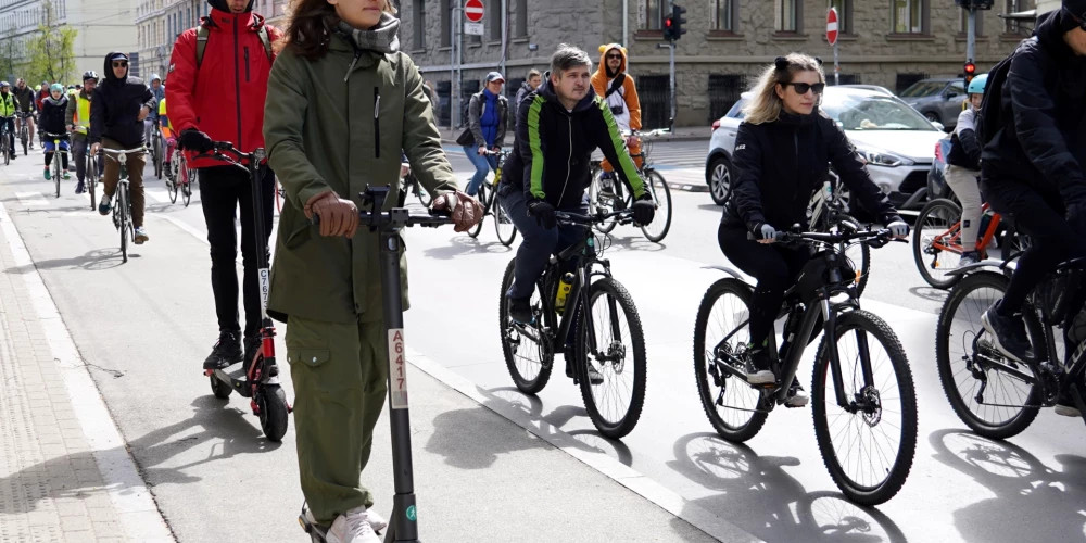 Латвийские велосипедисты протестуют против новых правил дорожного движения