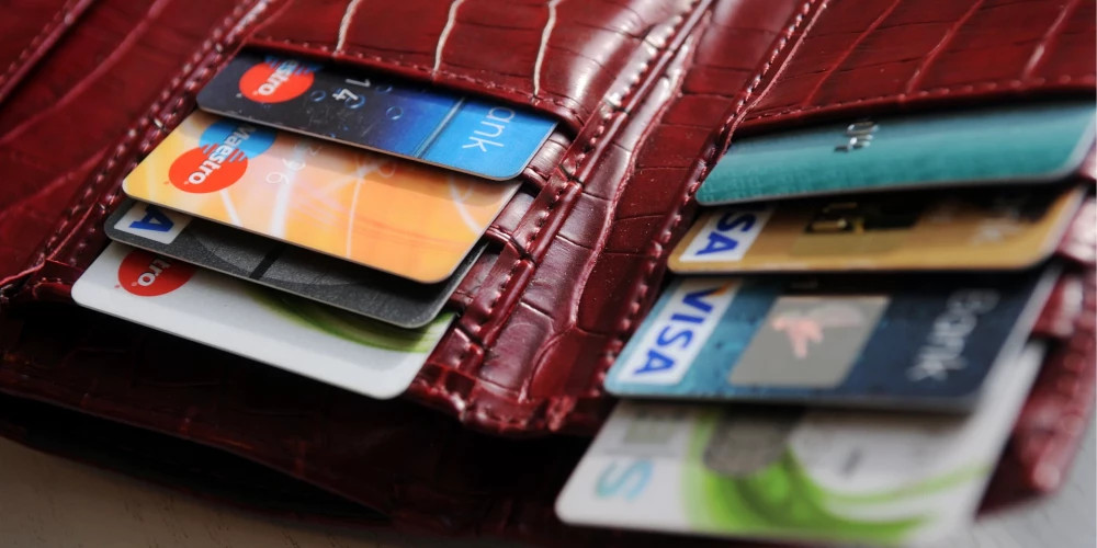 Латвия достигла рекорда по безналичным платежам в 2023 году