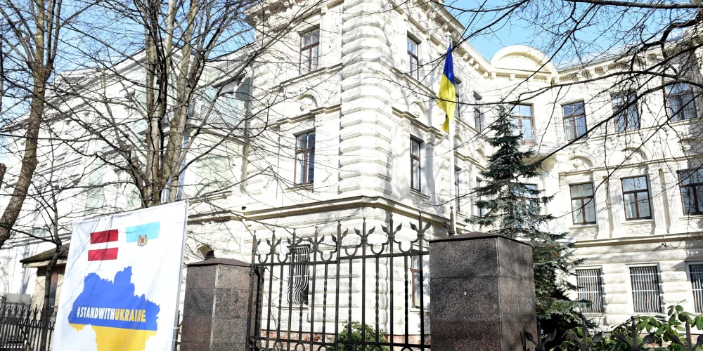 Латвия протестует против действий России после сноса памятника жертвам репрессий