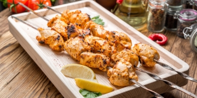 Маринад для куриного шашлыка с майонезом и чесноком