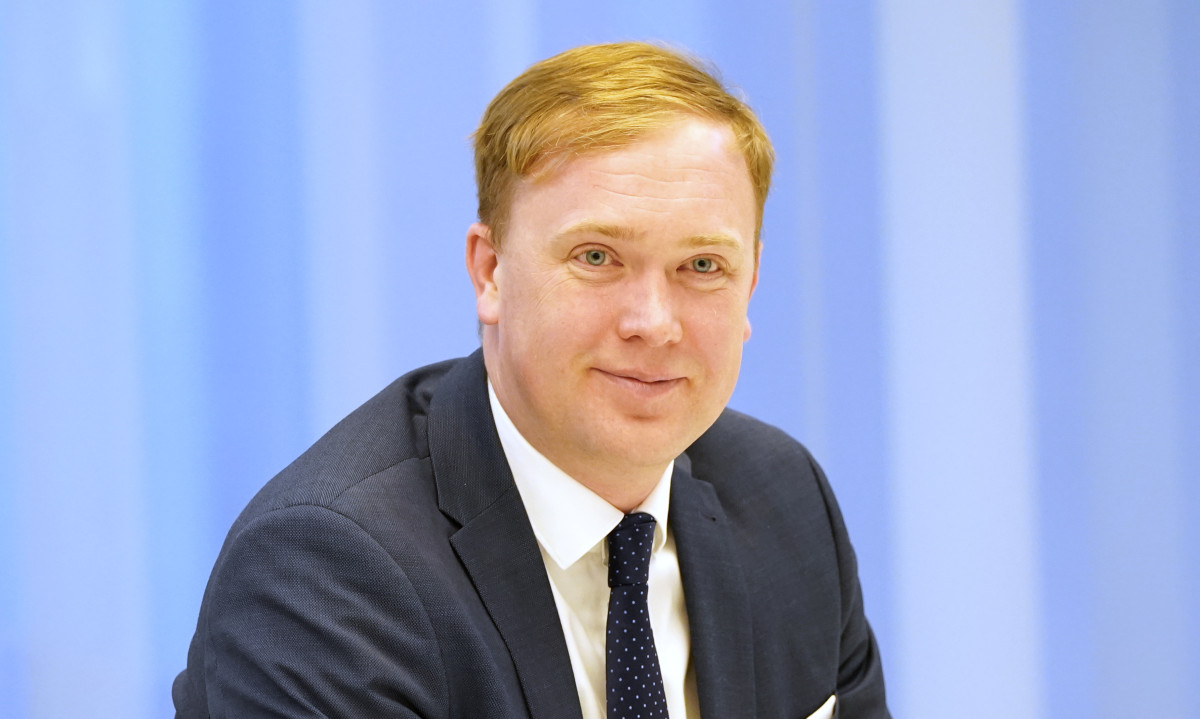 Министр экономики Виктор Валайнис заработал 115 252 евро в 2024 году