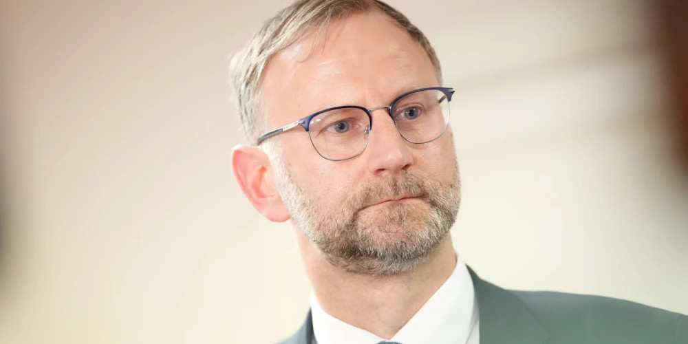 Министр сообщения Атис Швинка заработал 95 450 евро в 2025 году