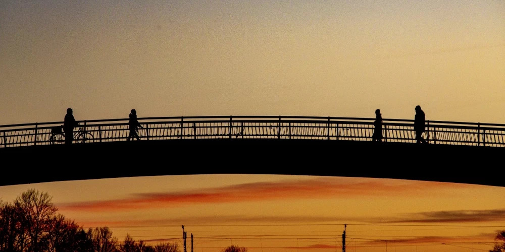 Ночью температура воздуха в Латвии опустится ниже нуля, ожидается ясная погода