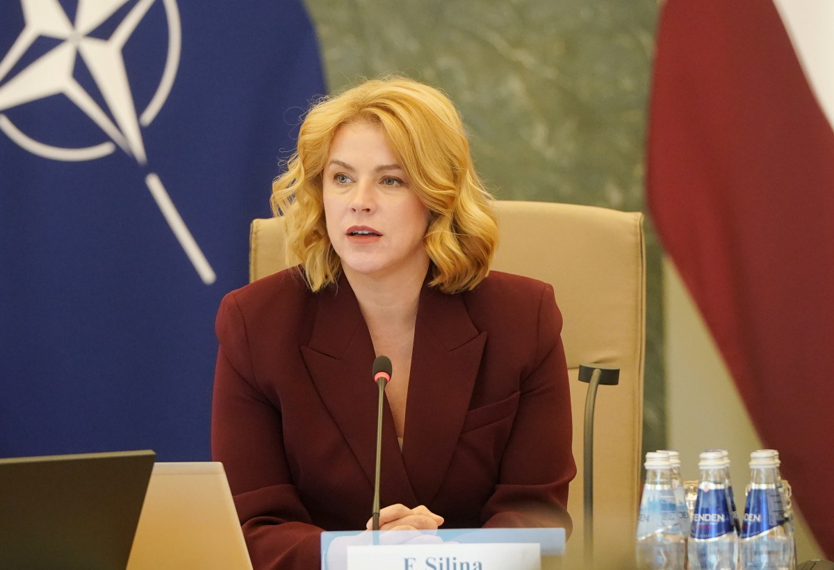 Общество Латвии выставило премьеру Силини низкую оценку коммуникации по делу о VIP-зале