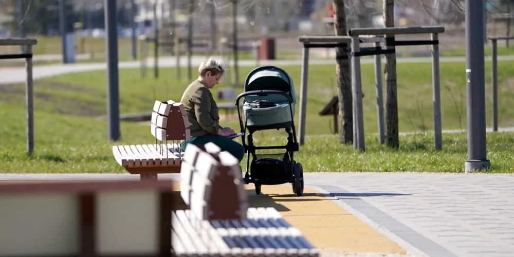 Оппозиционная партия предлагает полностью учитывать период ухода за ребенком в трудовом стаже для пенсии