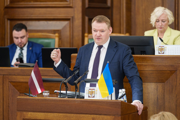 Оппозиция критикует кредит для airBaltic и поднимает вопросы о прозрачности управления авиакомпанией